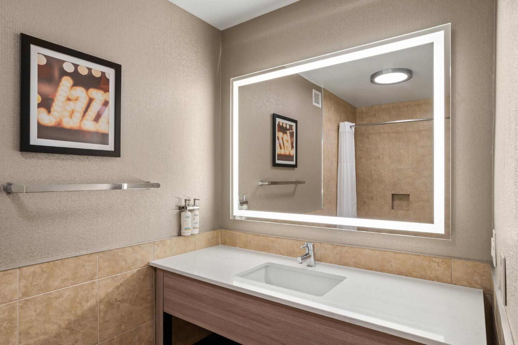 College Drive I-10 By Ihg Hotel 3*
