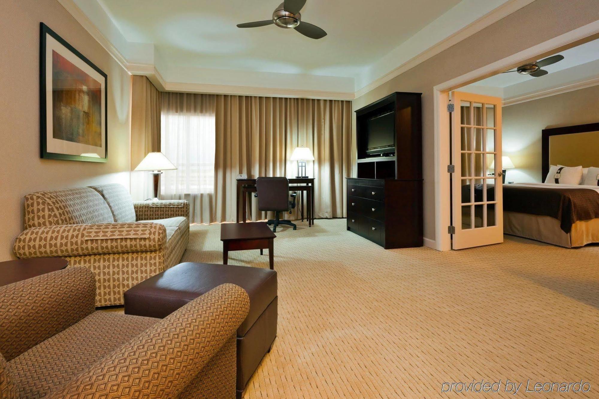 Hotel College Drive I-10 By Ihg